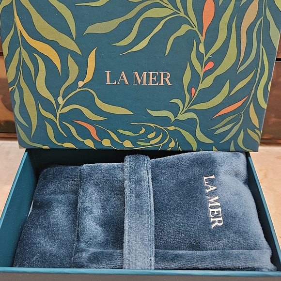 La Mer Skincare Set with Jade Roller + 2 Samples of their NEW eye Cream - Picture 4 of 5